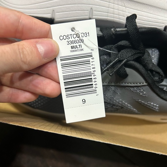 Sketchers - Picture 2 of 2